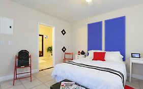 Chic And Comfortable Studio Free Street Parking